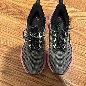 Asics Novablast 3 LE